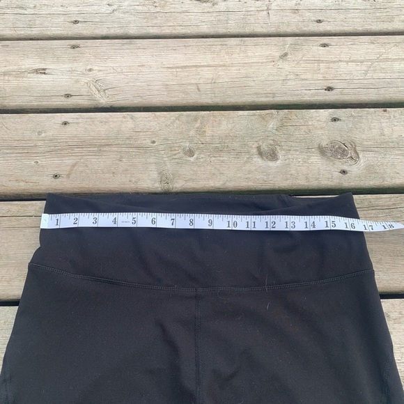 💜 Old Navy Active Elevate Go-Dry Black Leggings Cropped/Capri Size XL - Picture 4 of 8